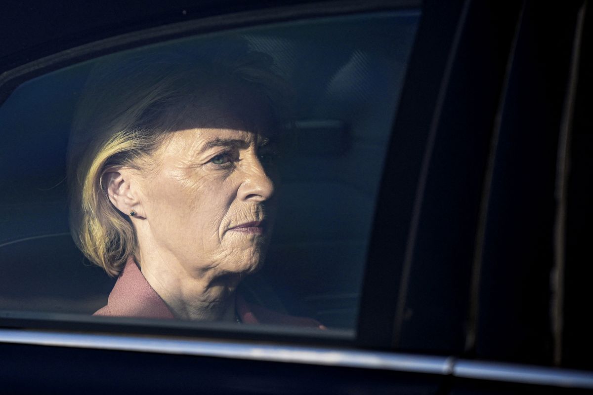 Nehéz hetek várnak Ursula von der Leyenre az uniós költségvetés vitája miatt (Fotó: METIN AKTAS / POOL)