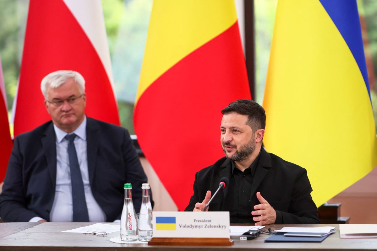 Volodimir Zelenszkij ukrán elnök és Andrij Szibiha külügyminiszter is értetlenül áll a magyar kormány viselkedése előtt (Fotó: YURII RYLCHUK / NurPhoto)