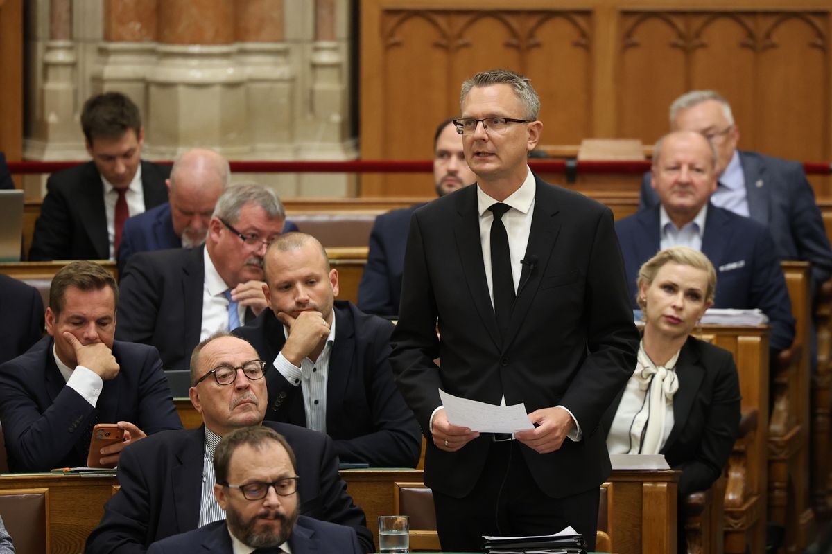 Országgyűlés plenáris ülése
Parlament
Rétvári Bence