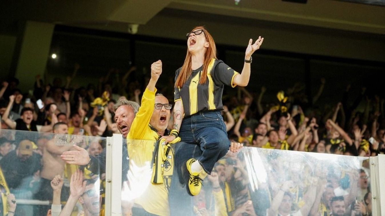 A poklot is megjárt AEK Athén szurkolói egykor Esterházy Mártont éltették, ma Varga Barnabás nevét kiáltják