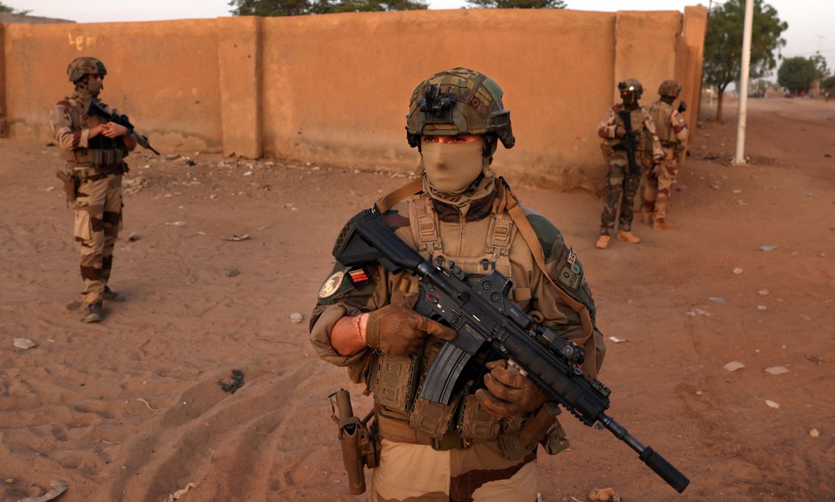 French soldiers patrol the streets of the village of Guintou near Gao on December 4, 2021. France's anti-jihadist military force in the Sahel region, which today involves over 5,000 troops, will end in the first quarter of 2022. (Photo by Thomas COEX / AFP)