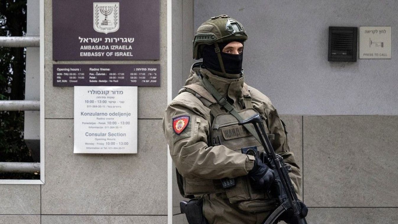 Terrortámadás történt Izrael belgrádi nagykövetségénél, lelőtték az elkövetőt
