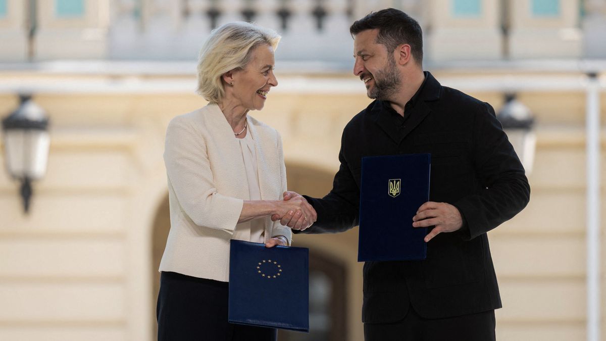 Lehet, hogy Von der Leyen mellé Zelenszkijt is megkapják a magyarok október 23-ára?