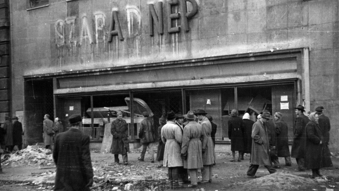 József körút, a Szabad Nép könyvesboltja 1956-ban