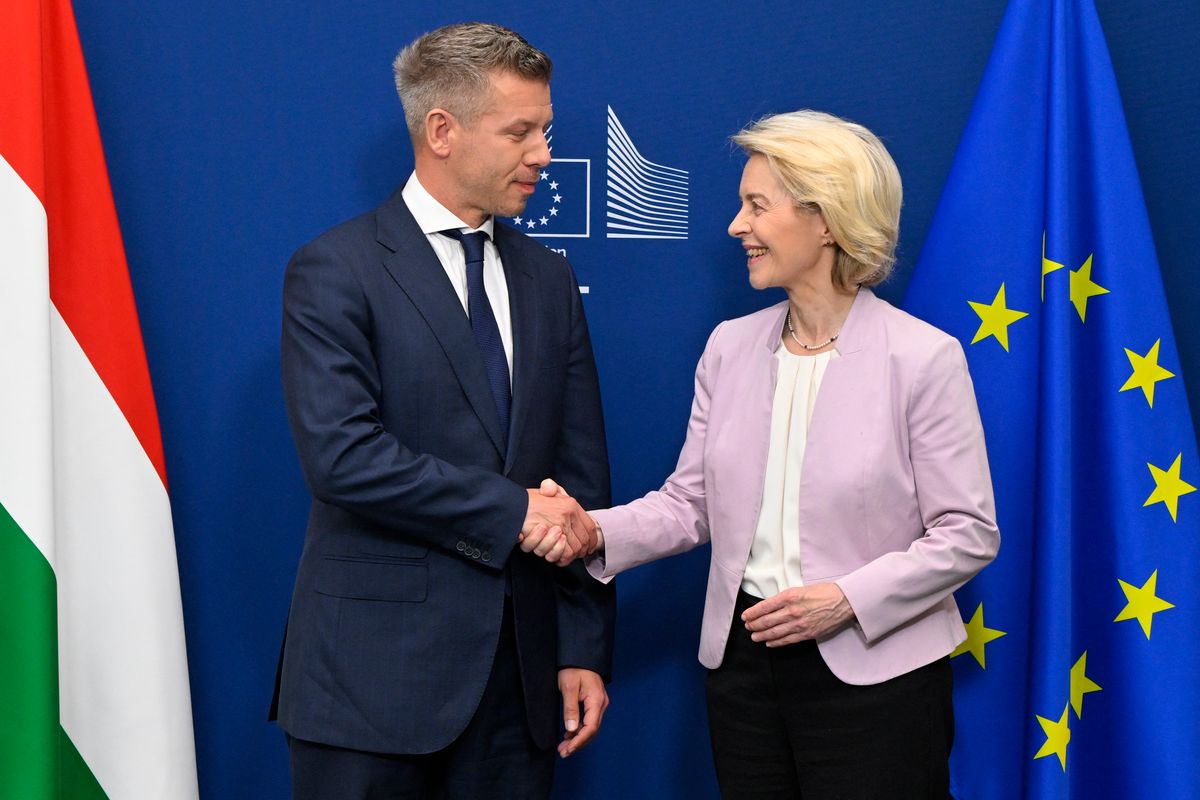 Ursula von der Leyen már mindenben megegyezhetett Magyar Péter kormányával (Fotó: JOHN THYS / AFP)