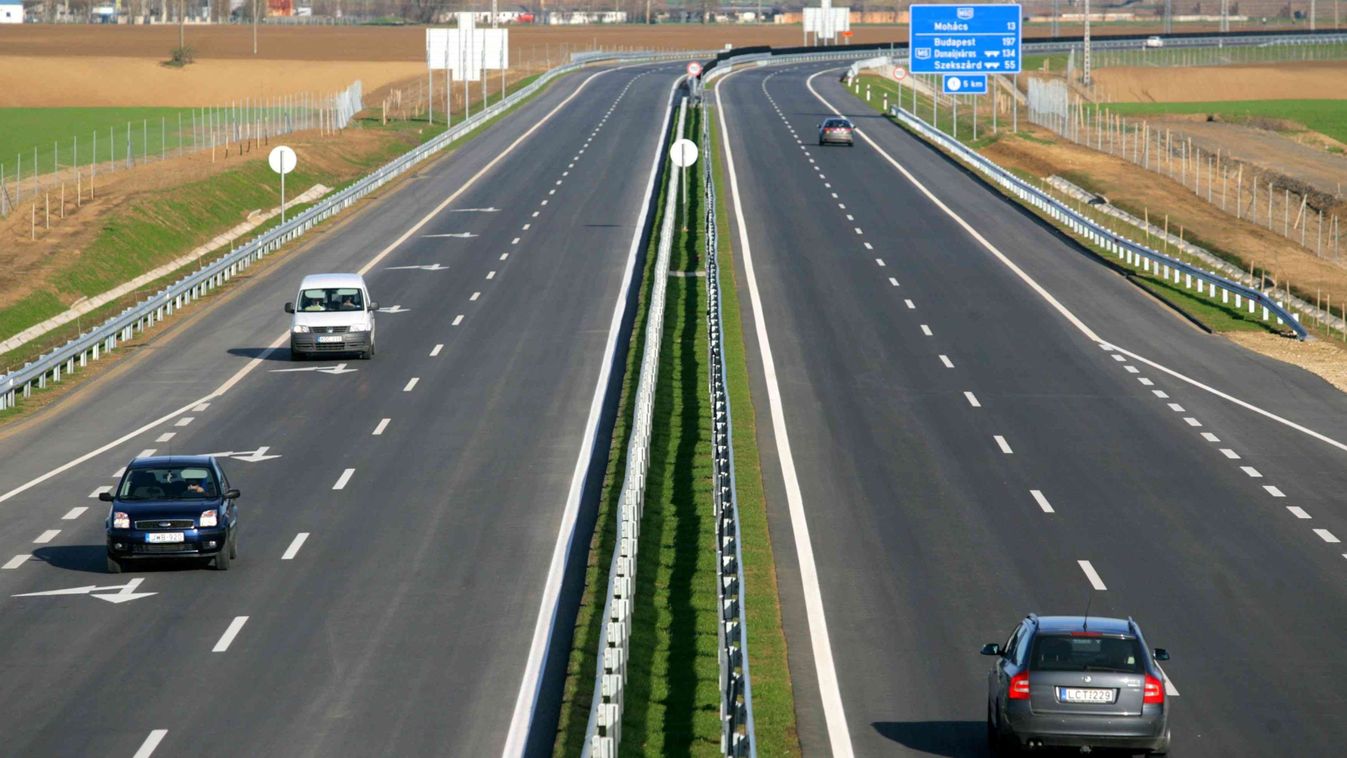 Az M6-oson teszteltek: 214 kilométerrel száguldozott egy autós
