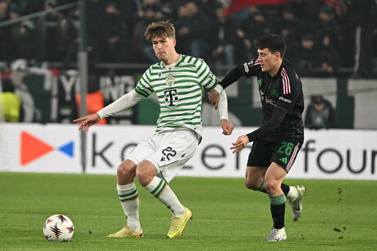Ferencvaros' Hungarian defender #22 Gabor Szalai and Panathinaikos' Uruguayan midfielder #28 Facundo Pellistri vie for the ball during the UEFA Europa League football match 1st round- Day 7 between Ferencvarosi TC and Panathinaikos in Budapest, Hungary on January 22, 2026. (Photo by Attila KISBENEDEK / AFP)