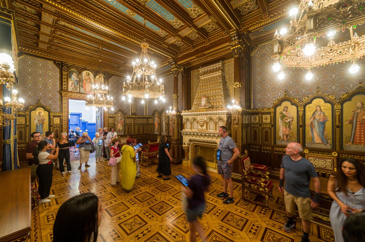 Budavár
20240807 Budapest
Budai Vár
A Szent István-terem a századforduló Budavári Palotájának egyik legjelentősebb helyisége volt. Az eredetivel teljesen megegyező módon épült újjá, és 2021. augusztus 20-i átadása óta ismét része lett a magyar kultúrának és iparművészetnek.
Fotó: Németh András Péter NAP
Szabad Föld SZF