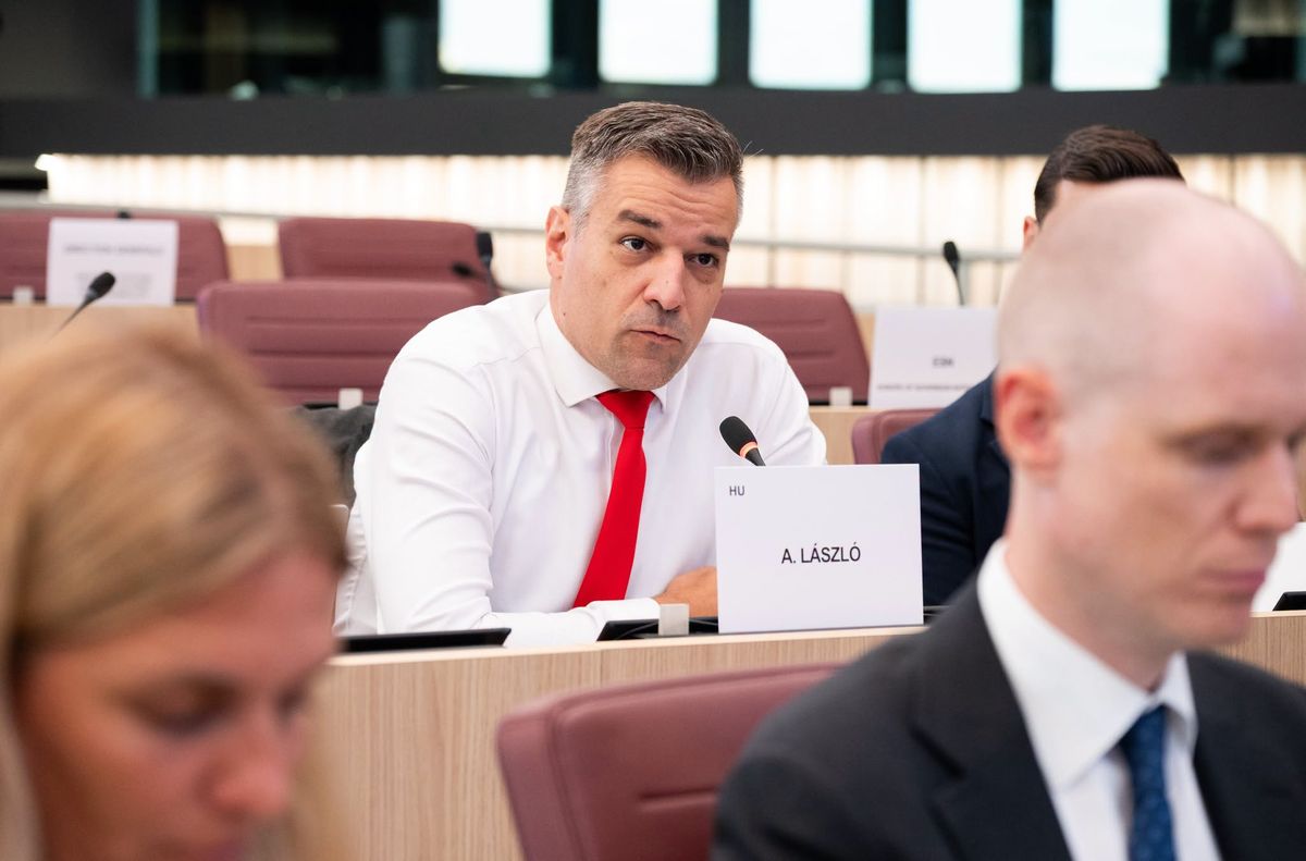 László András szerint addig falaz Brüsszel a Tisza-kormánynak, amíg fejet hajt a követelések előtt (Fotó: Christian CREUTZ)