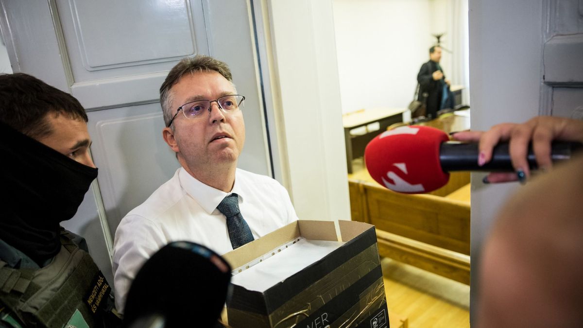 A Fidesz és a KDNP hangsúlyozta, hogy Hankó Balázs fideszes képviselő ellen koncepciós eljárás zajlik (Fotó: Ladóczki Balázs)