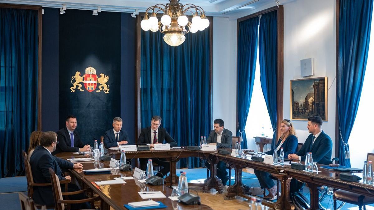Szepesfalvy: Többet vesz el egyik kezével a kormány, mint amennyit a másik kezével ad