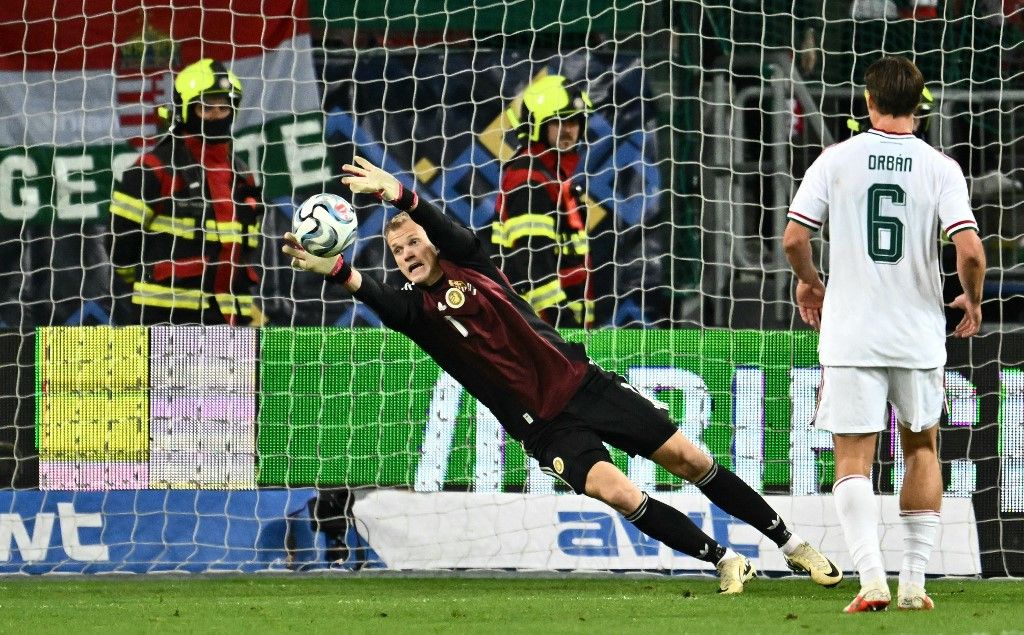 Hungary's goalkeeper #01 Balazs Toth (L) saves the ball during the UEFA Nations League Group B2 football match between Ukraine and Hungary in Trnava, Slovakia on October 5, 2026. (Photo by Joe Klamar / AFP)