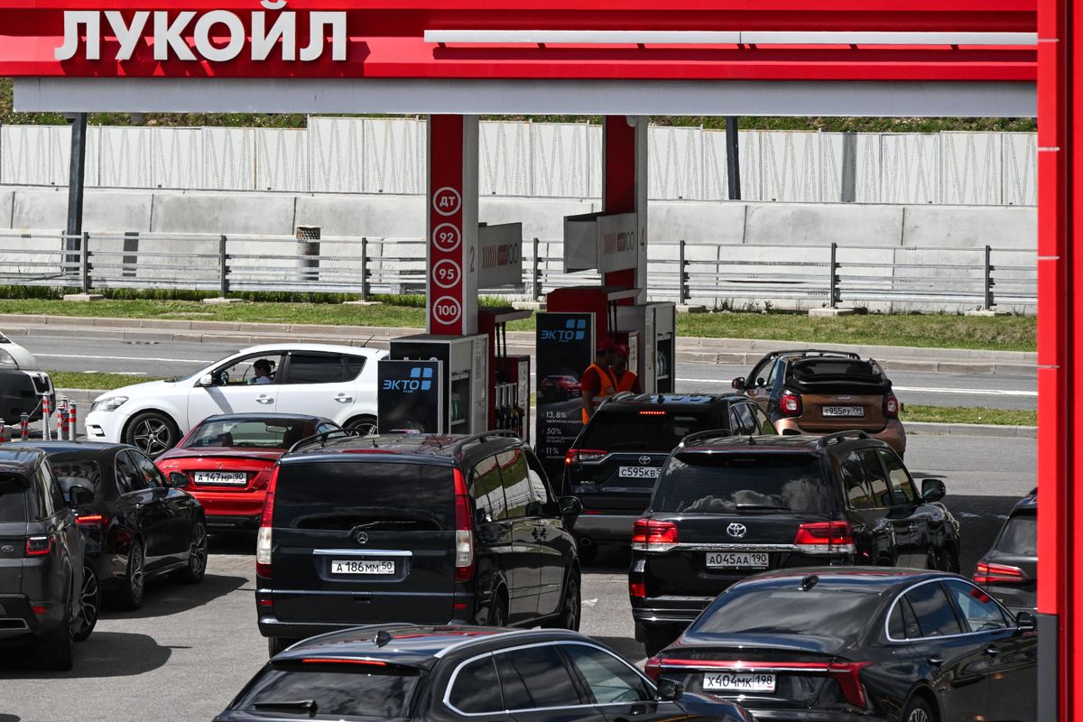 Nem kizárt, hogy az orosz gazdaság túlélésének a Lukoil lehet az ára (Fotó: IGOR IVANKO / AFP)