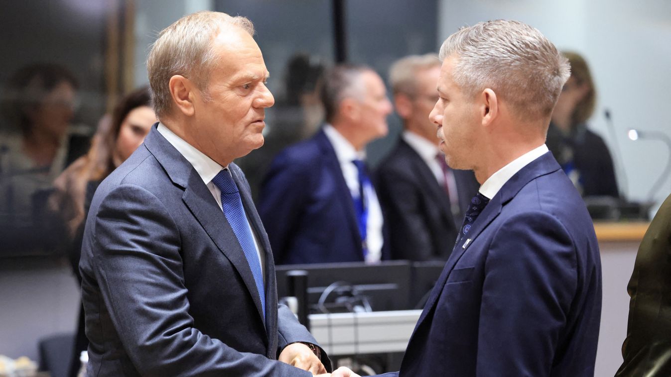 Donald Tusk megmutatta, Magyar Péter jegyzetel: varsói éjszaka, magyar jövő?