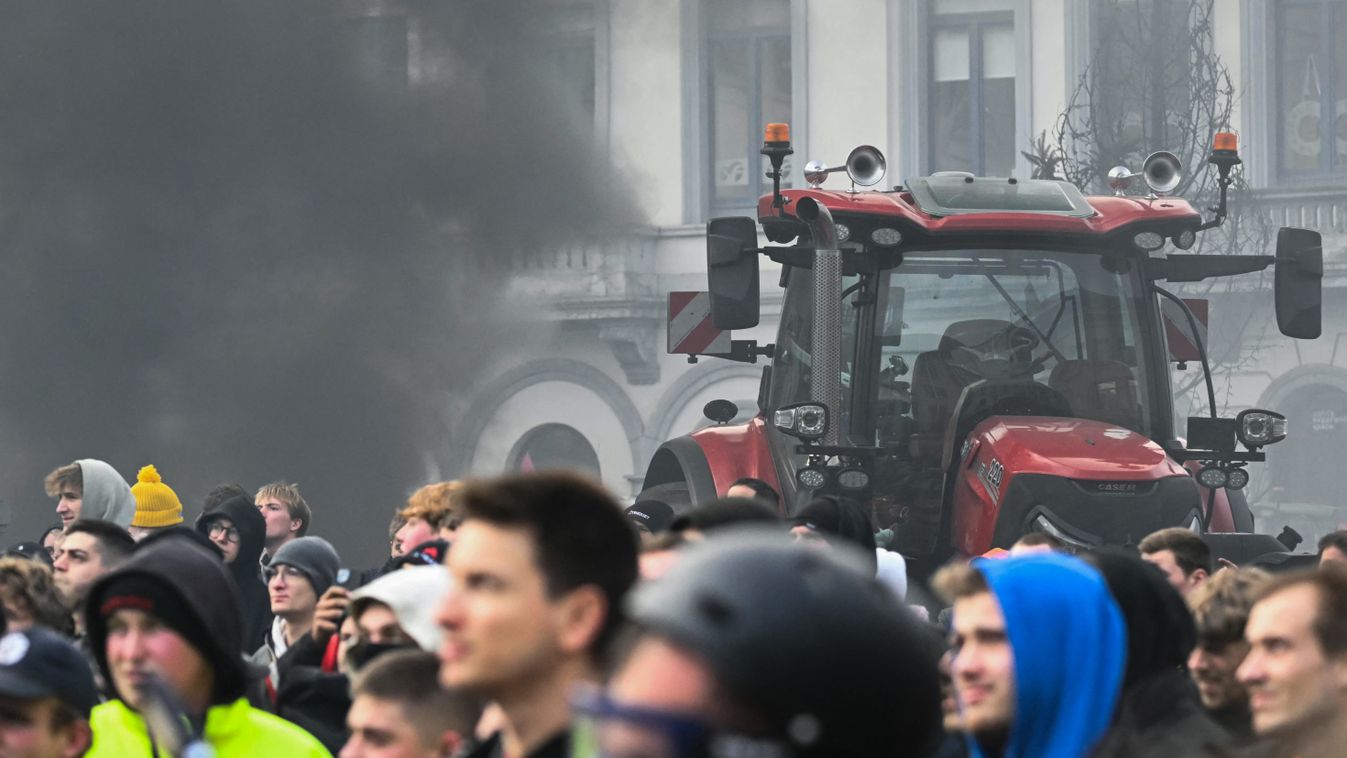 Európa-szerte lázadnak a gazdák, mert az EU vezetése egyre nehezebb helyzetbe kényszeríti az agrárszektort