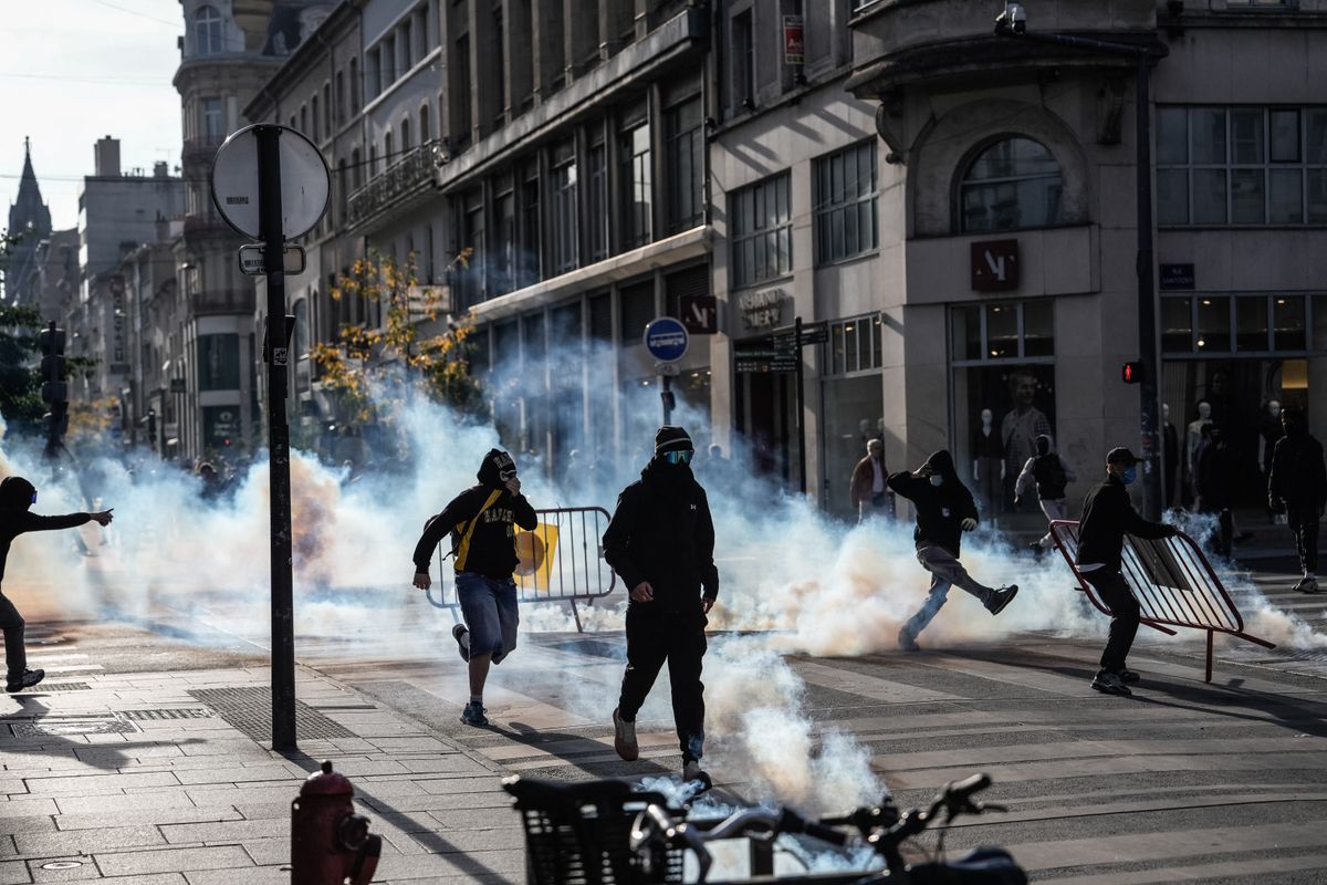 Csataterekké változtak a francia utcák a diáktüntetések miatt (Fotó: MUHAMMED SAID TAKO / ANADOLU)