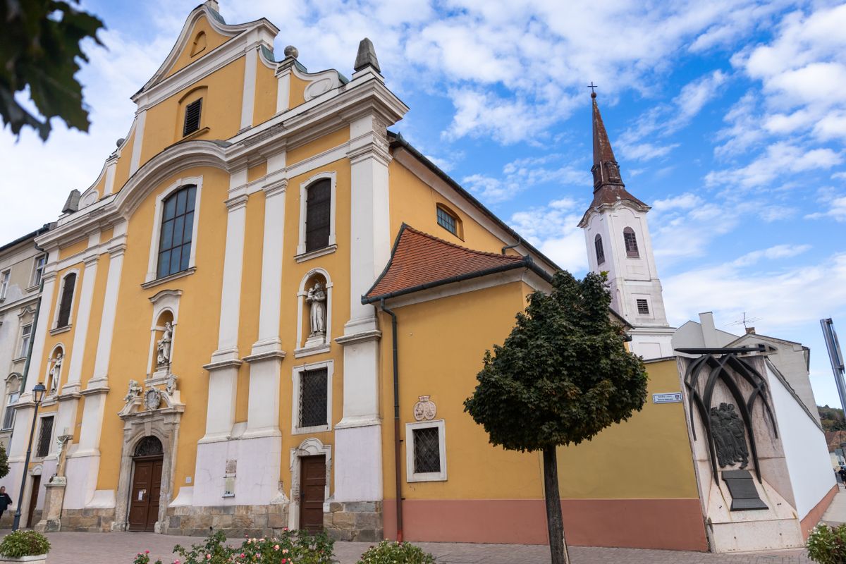 IV. Béla elveszett sírja nyomában Esztergomban.
Esztergom, IV. Béla, Ferences Szent-Anna templom